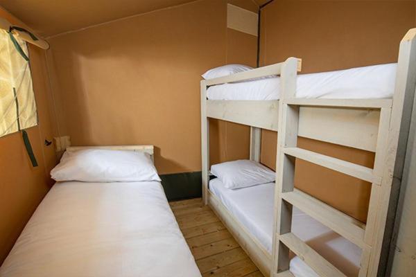 Camping Chateau De Galaure Chateauneuf-de-Galaure Εξωτερικό φωτογραφία