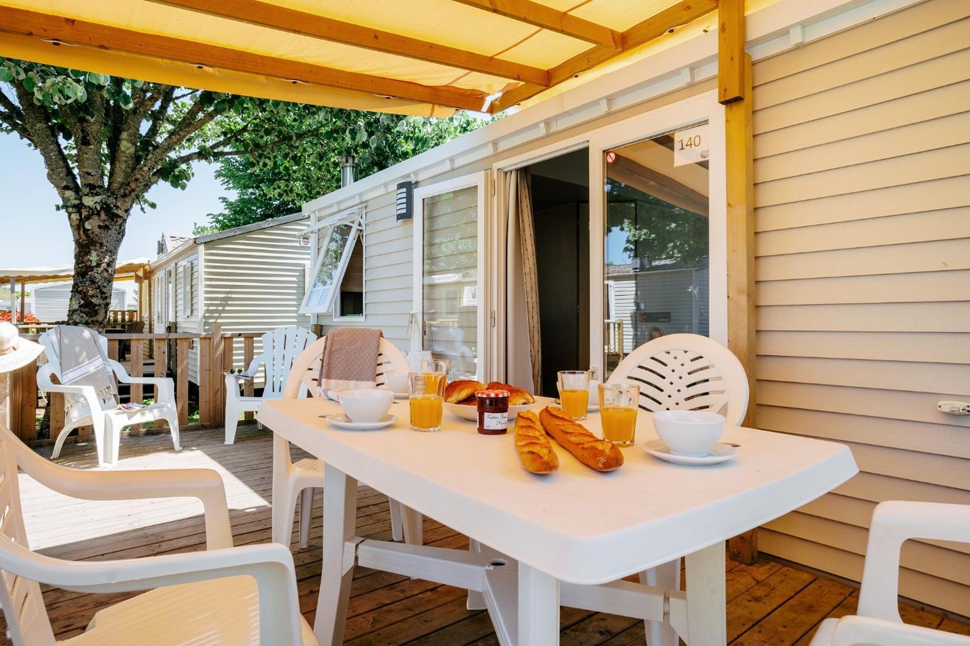 Camping Chateau De Galaure Chateauneuf-de-Galaure Εξωτερικό φωτογραφία