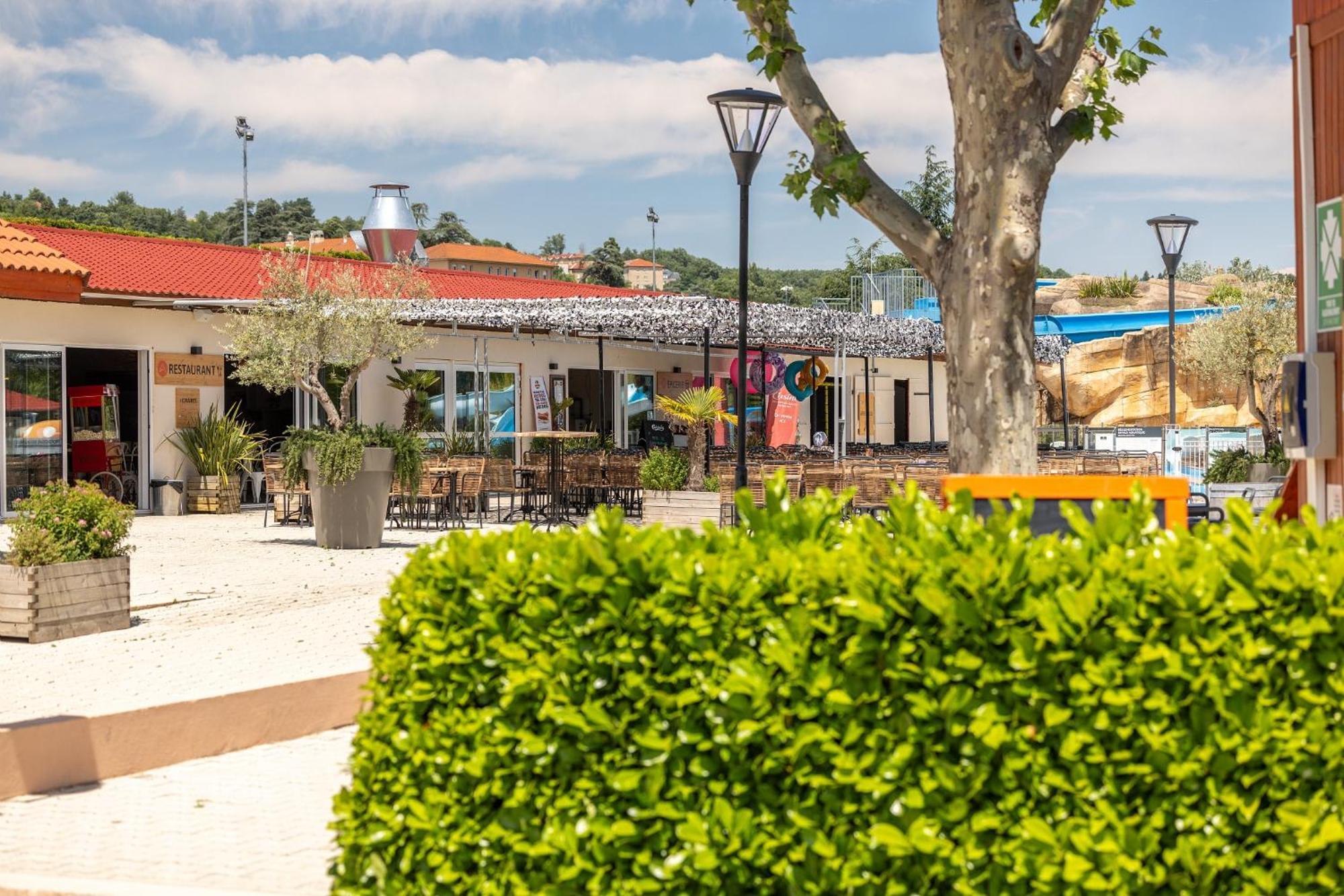 Camping Chateau De Galaure Chateauneuf-de-Galaure Εξωτερικό φωτογραφία