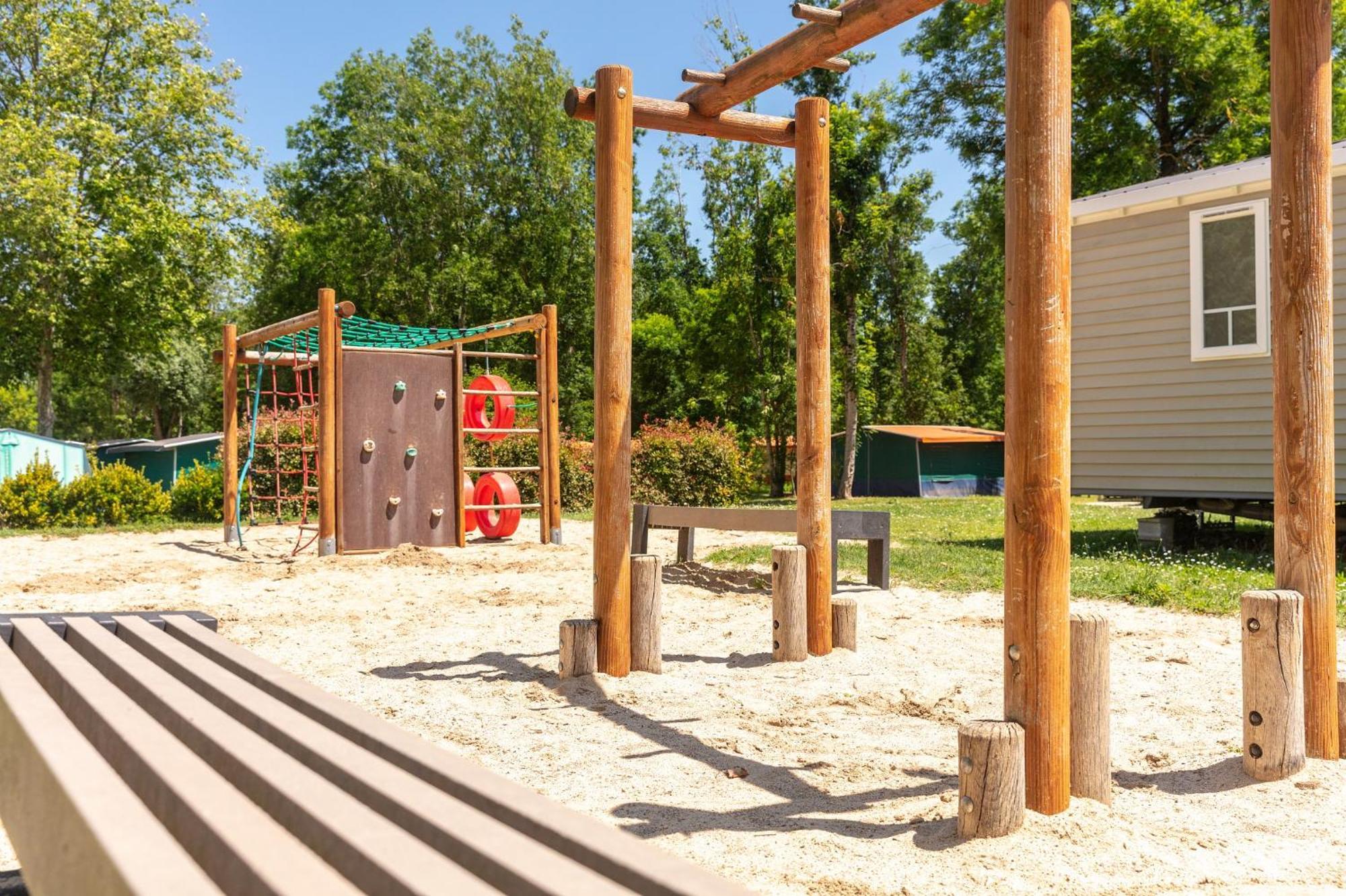 Camping Chateau De Galaure Chateauneuf-de-Galaure Εξωτερικό φωτογραφία