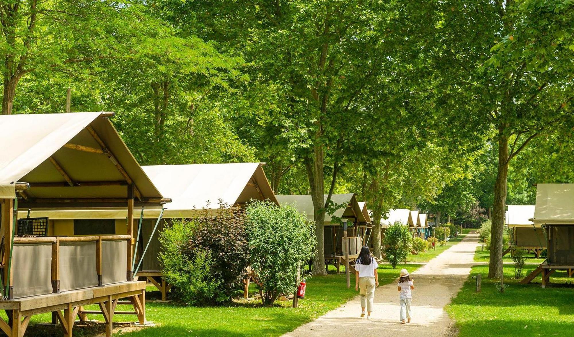 Camping Chateau De Galaure Chateauneuf-de-Galaure Εξωτερικό φωτογραφία